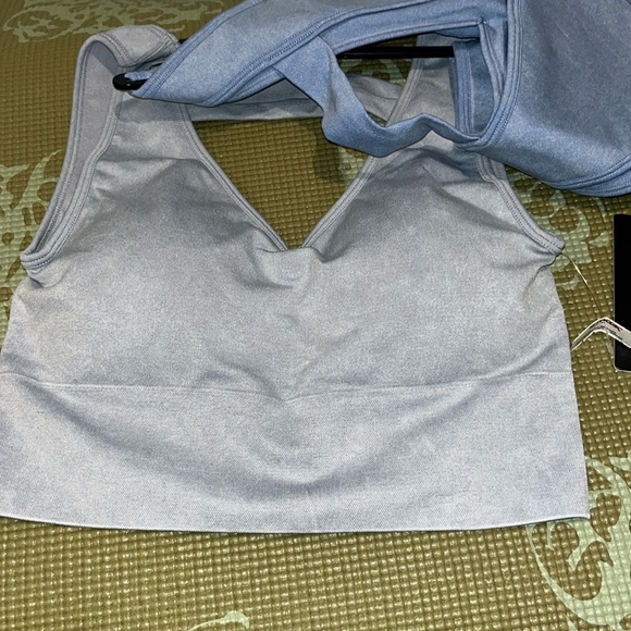 90 Degree 2 women’s sports bras. Stick to that New Year’s resolution - Picture 7 of 12